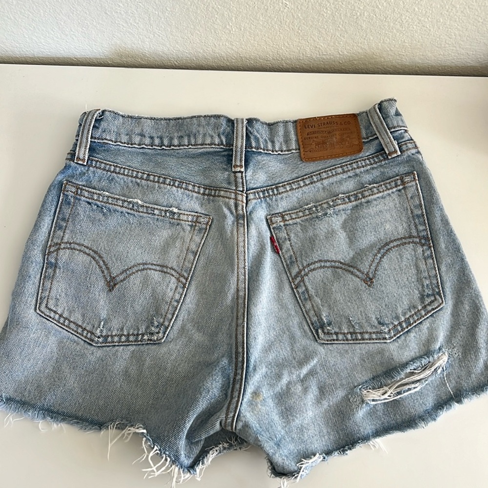 High waisted Levi shorts